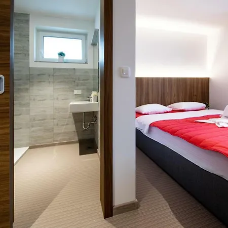 Hotel Prenocisca Pugelj