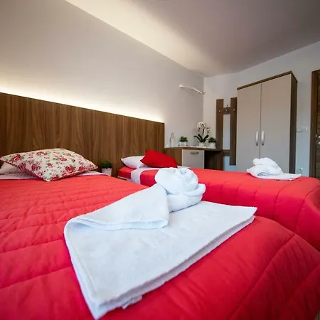 Hotel Prenocisca Pugelj *